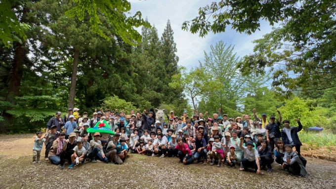 第１回「おおかみこどもの森づくり」植樹祭の参加者。