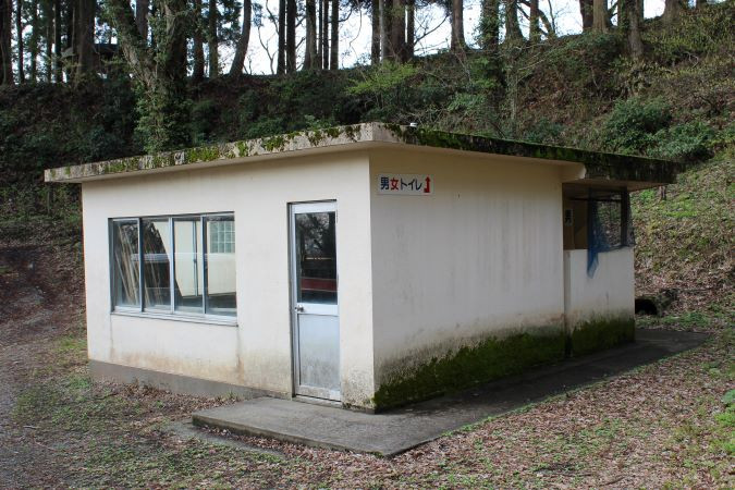 (改修前)山頂トイレ