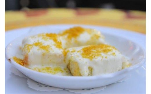 ホワイトソースにも本からすみをひとふり！チーズとも相性抜群です。