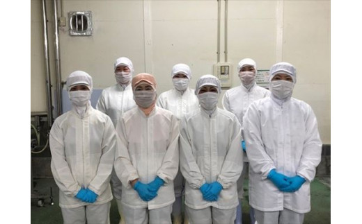 確 かな加工技術を持つスタッフ。
皆様の食卓を彩るお手伝いができますよう願っております。