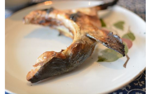 塩風味のブリカマはおつまみにも最適。
解凍後、焼いてお召し上がりください。