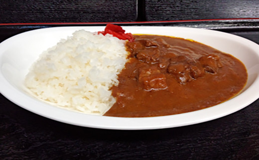 コクのある風味豊かなカレー。ひと口食べると、美味しさが広がります♪