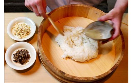 そぼろを使ったちらし寿司をご家庭でも楽しめるように、そぼろ・すし酢・
錦糸卵・椎茸・高野豆腐・うす揚げをセットにしました。