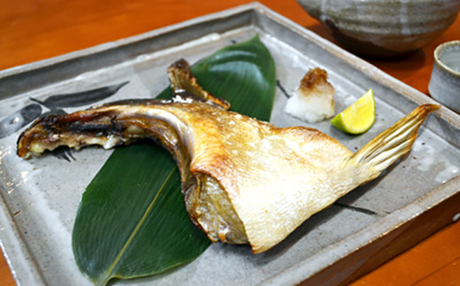 塩風味のブリカマはおつまみにも最適。
解凍後、焼いてお召し上がりください。