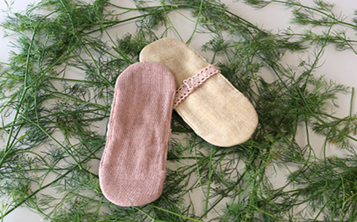 染めガーゼを8枚重ねて仕上げています。