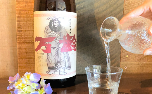 特別純米超辛口は、グッと絞まったお酒ながら、旨味十分。
天ぷらなどのお料理に相性抜群です。店主オススメ当店No.1の逸品です。