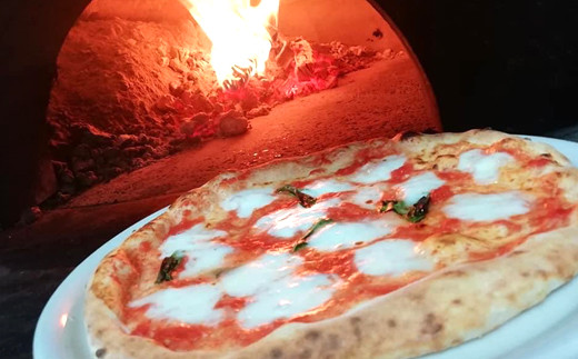 焼き上げた後にサラダや生ハムなどをトッピングしたアレンジピッツァもお勧め♪
お子様のおやつや、お酒のおつまみにも最適です。