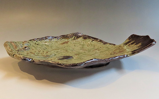 お魚の煮つけも盛れて、煮つけ汁もこぼれない様に程よい深みがあります。