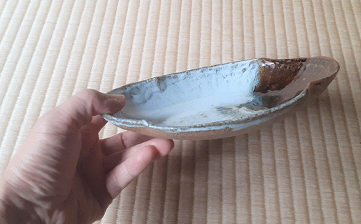 一つ一つ手作りの為、絵柄、色合い、サイズ等若干の違いが、ございます。