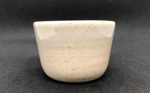 蕎麦の他にも湯呑や小鉢などにも使え、多目的に活躍できる器です。