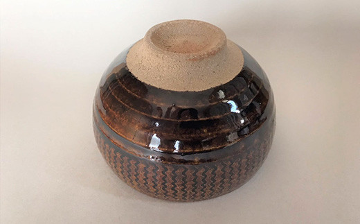 ご飯や汁ものサラダボウルなど様々な用途で使えます。
使っていくほどに馴染み、器の良さを感じていただけます。