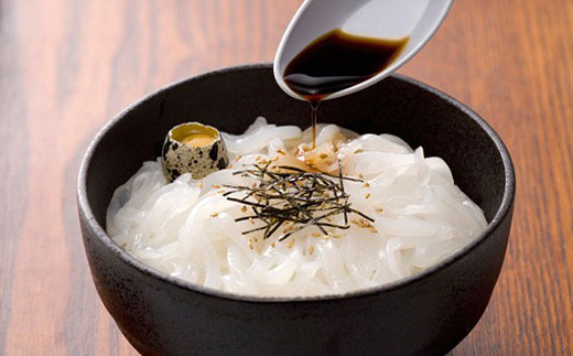 いかしゅうまいは、新鮮なイカの上身と地元産のこだわりの材料を、
丹念に練り上げています。