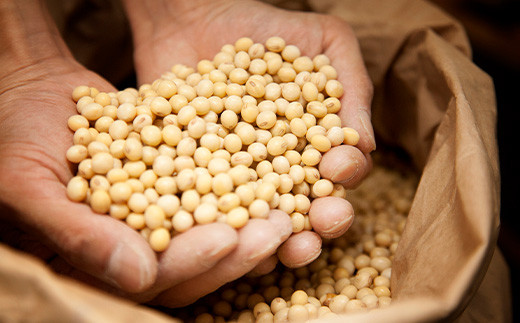 上質な「ふくゆたか大豆」の大粒、上位クラスのみを使用。
昔ながらの製法で豆腐づくりを続けています。