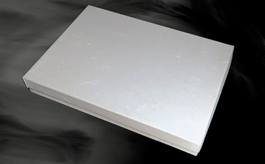 紙箱にお入れします。
贈り物用には熨斗対応もいたします。