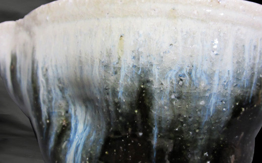 持ち掛けやすく口作りにこだわってつくりました。
片口はドレッシングやそばつゆをいれても！
いろんな使い方をお楽しみください。