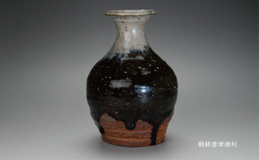 １点もののため、予めご了承ください。
木箱に入ってのお届けとなります。　