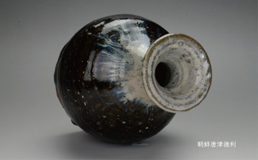 使用後は、たらいにぬるま湯を張って布巾で優しく洗い、
洗剤の使用は避け、乾燥させてから保管をお願いいたします。