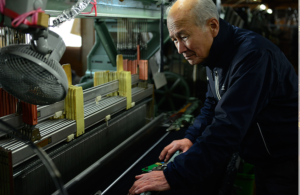 織物（洋装生地）　
代表　佐藤　和雄