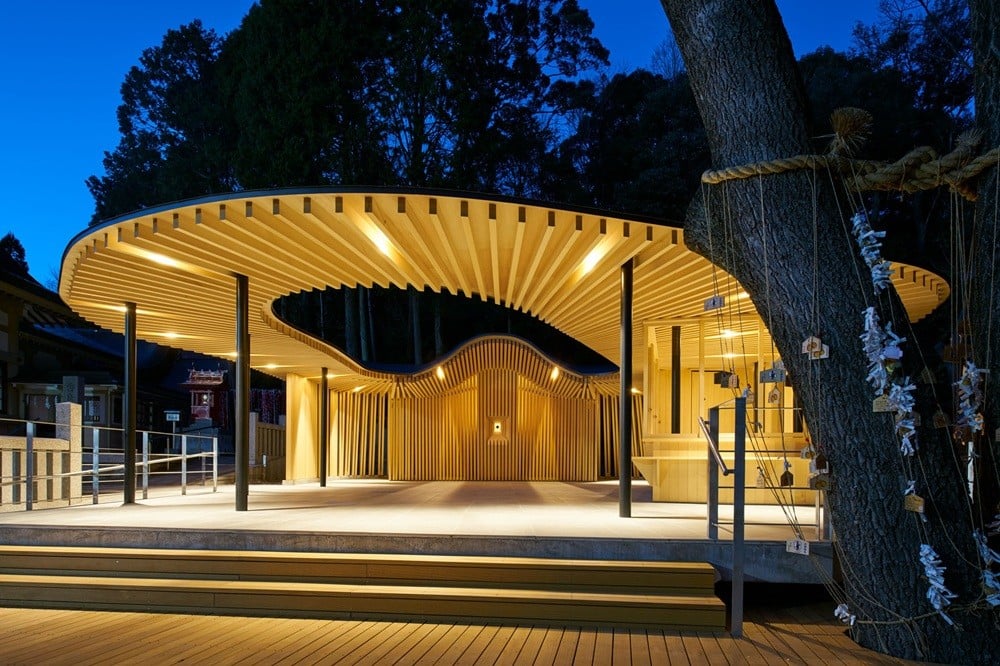 通称サッカー神社とも呼ばれている白山宮足王社