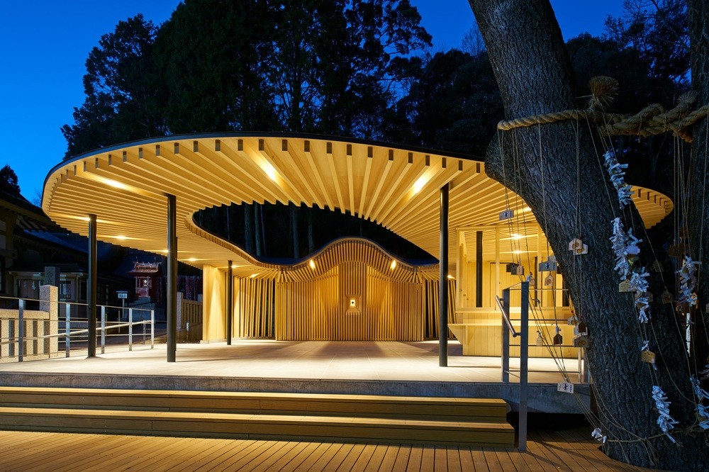 通称サッカー神社とも呼ばれている白山宮足王社