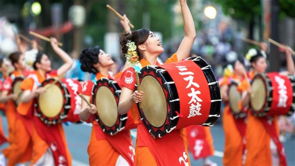 盛岡の伝統的な祭り「盛岡さんさ踊り」