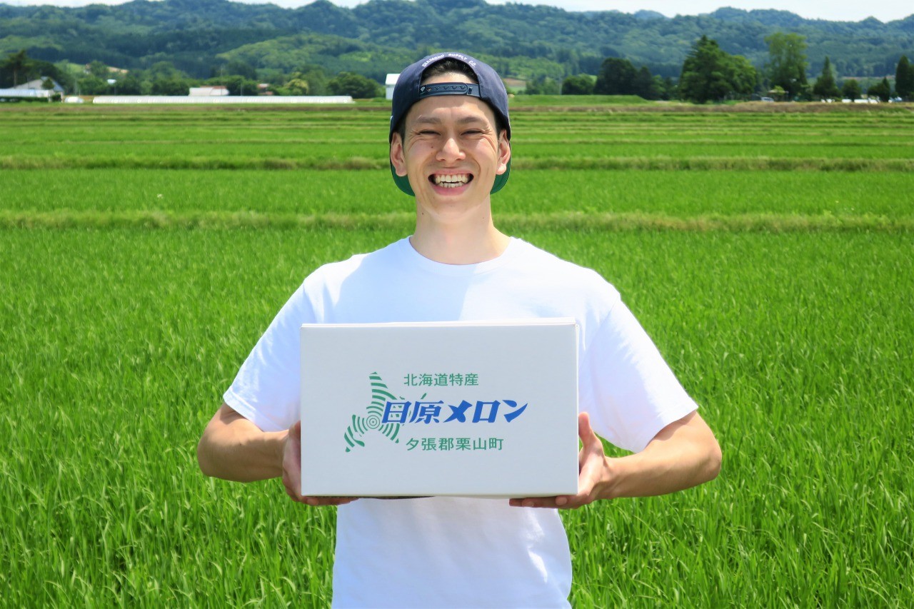 【先行予約】大玉「日原メロン（キング種）」（2.0kg相当×2玉）カラー化粧箱入り　YF009