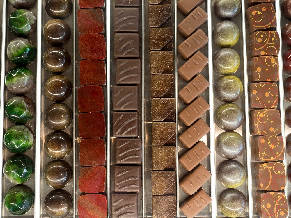 【定期便/3回】ボンボンショコラ5個&フェーブ80g(コイン状チョコレート)/NICOchocolaterie チョコレート チョコレート専門店 ボンボンショコラ スイーツ お菓子 贈答用 ギフト お取り寄せ 福岡県 小郡市