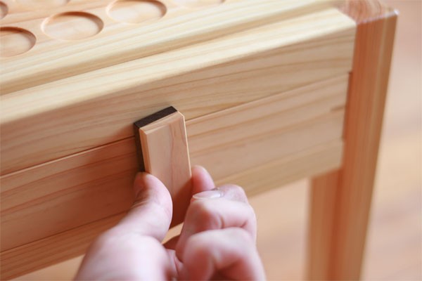 対馬ヒノキ オセロ椅子 《対馬市》【家具製作所kiiro】チェア 椅子 イス 木製 家具 [WAL017]