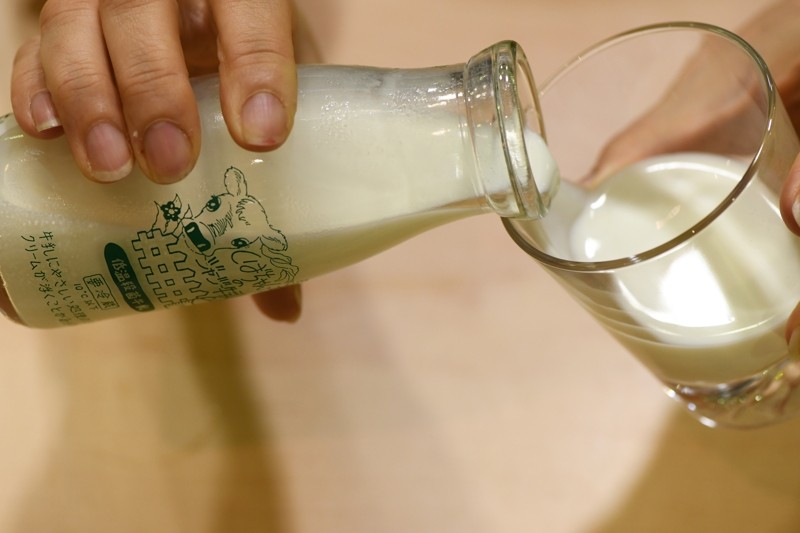 ジャージー牛乳　180ml×10本セット　柴田牧場　_牛乳 ジャージー牛乳 ミルク 低温殺菌 濃厚 あっさり 生乳100% 飲料 ドリンク 180ml×10本 瓶 ビン 静岡県 掛川市 送料無料【1136543】