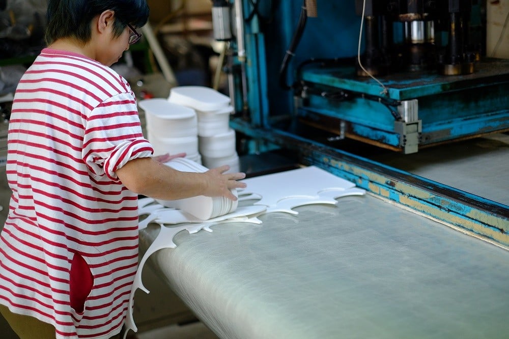 スリッパ 【抜染柄Lサイズ】阿波しじらスリッパ(あられ) 阿波しじら 選べるサイズ 柄 5柄 抜染柄 ルームシューズ 部屋履き オフィス トイレ 雑貨 日用 リビング キッチン インテリア 伝統産業 特産品 雑貨 ギフト プレゼント 贈答 送料無料 徳島県 吉野川市