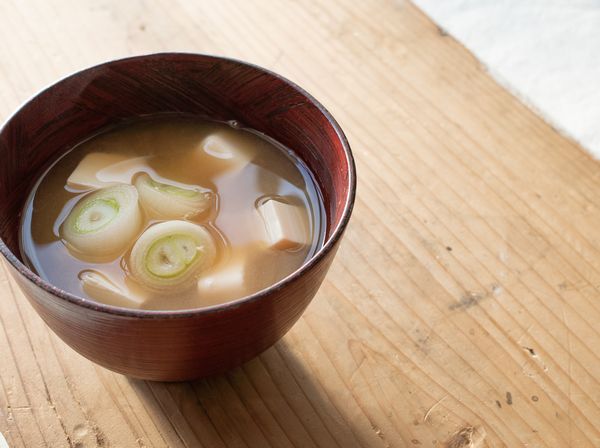 浜田港の鯛と鯵を丸ごと粉末にした栄養満点なふりかけだし「たいあじこ」【シーライフ】 煮干し 魚粉 万能調味料 魚介 汁物 茶碗蒸し だし 粉末 簡単 送料無料 カルシウム レシピ付き 【005_0111】