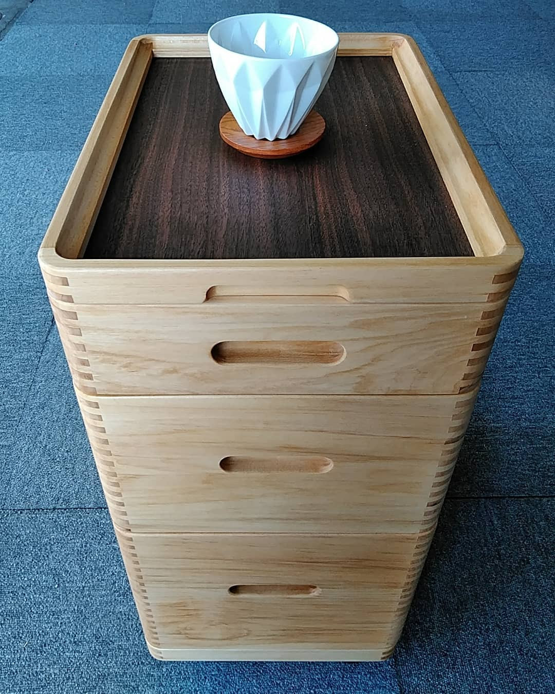 収納 ボックス 木製 1段 キャスター 付き 小物入れ ケース ラック 道具箱 蓋付き 組み合わせ おしゃれ 整理 インテリア 家具 サイドテーブル 備蓄品 市川木工 ひのきの バースウッド ウォールナット 藤枝家具 日用品  静岡県 藤枝市