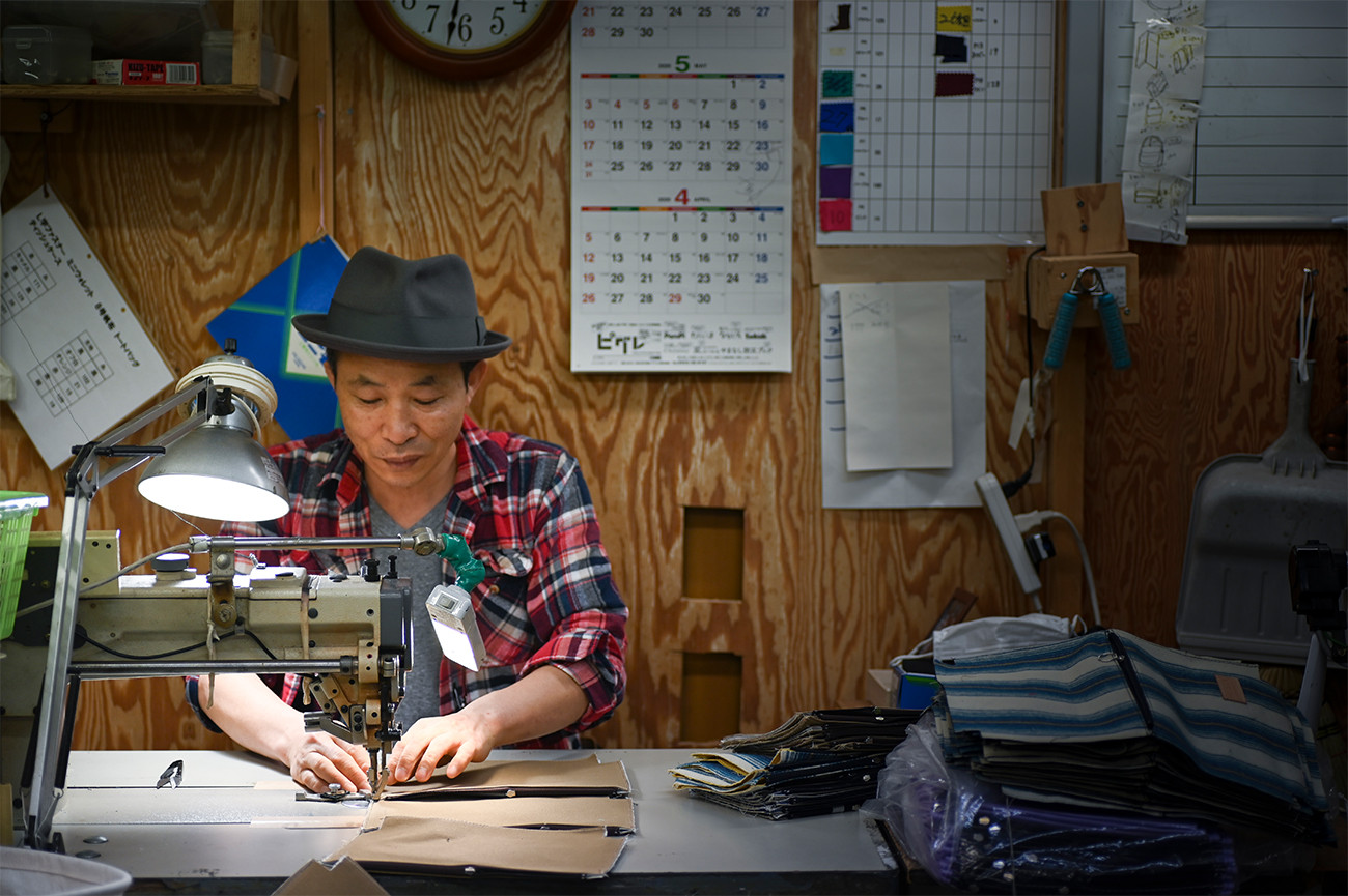 Ｌ字ファスナーミニウォレット（大）黒 073N-002-BLACK