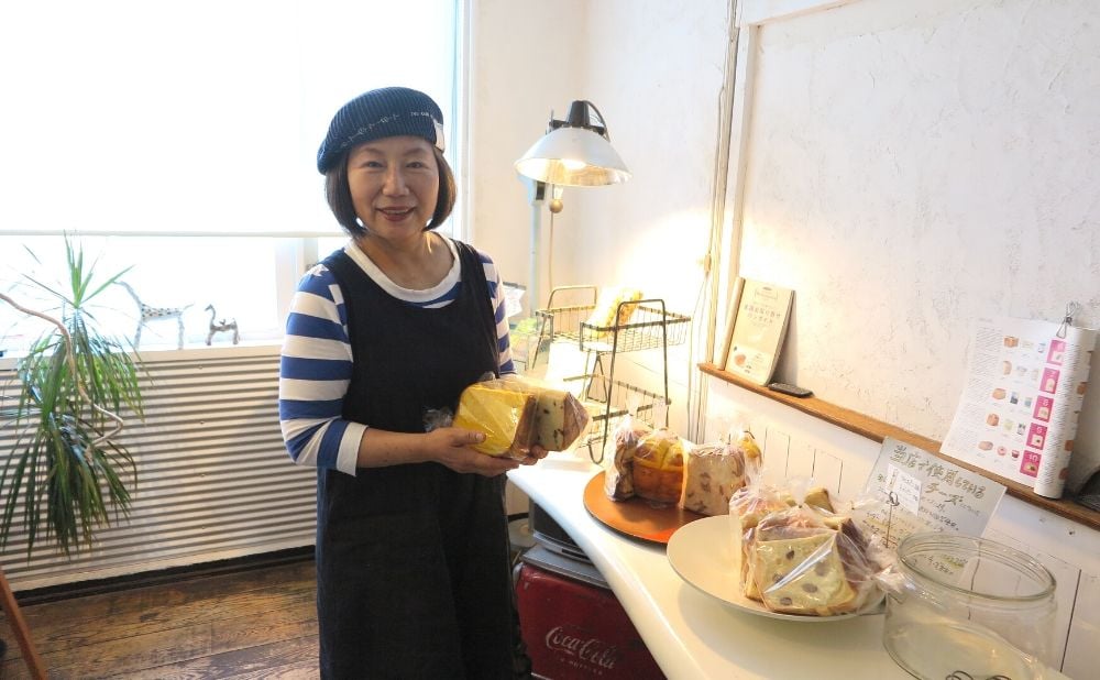 【地元TV 雑誌で多数紹介】定期便6回配送 全粒粉100%の食パン2本・砂糖・卵・油不使用ベーグル2個セット 【 パン ぱん 食品 王様のパン 北海道 旭川市 】_00472