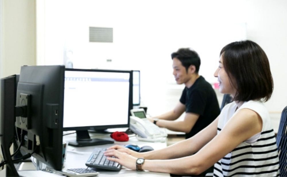 旭川家具 山室家具製作所 ALTO(アルト) No.1 丸スツールウォールナット 【 国産 無垢 インテリア 木製 ナチュラル チェア スツール 椅子 リビング 玄関 北海道 】 _00526