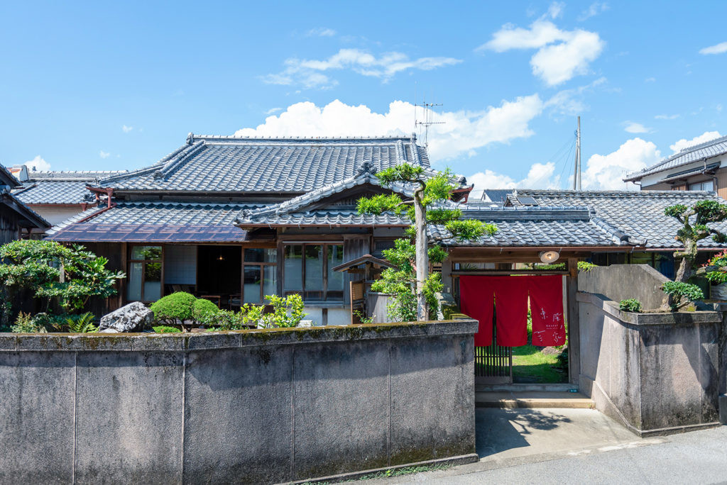 <移住検討者向け>移住者が営む古民家宿 東風ノ家 2連泊 平日宿泊券 2名1室 古民家 ゲストハウス 移住体験 2地域居住 Uターン 移住相談 空き家バンク ワーケーション テレワーク レンタサイクル 観光 自炊 プチ移住 宿泊券 2泊2名1室 × 1枚 有効期限1年 安芸市 高知県