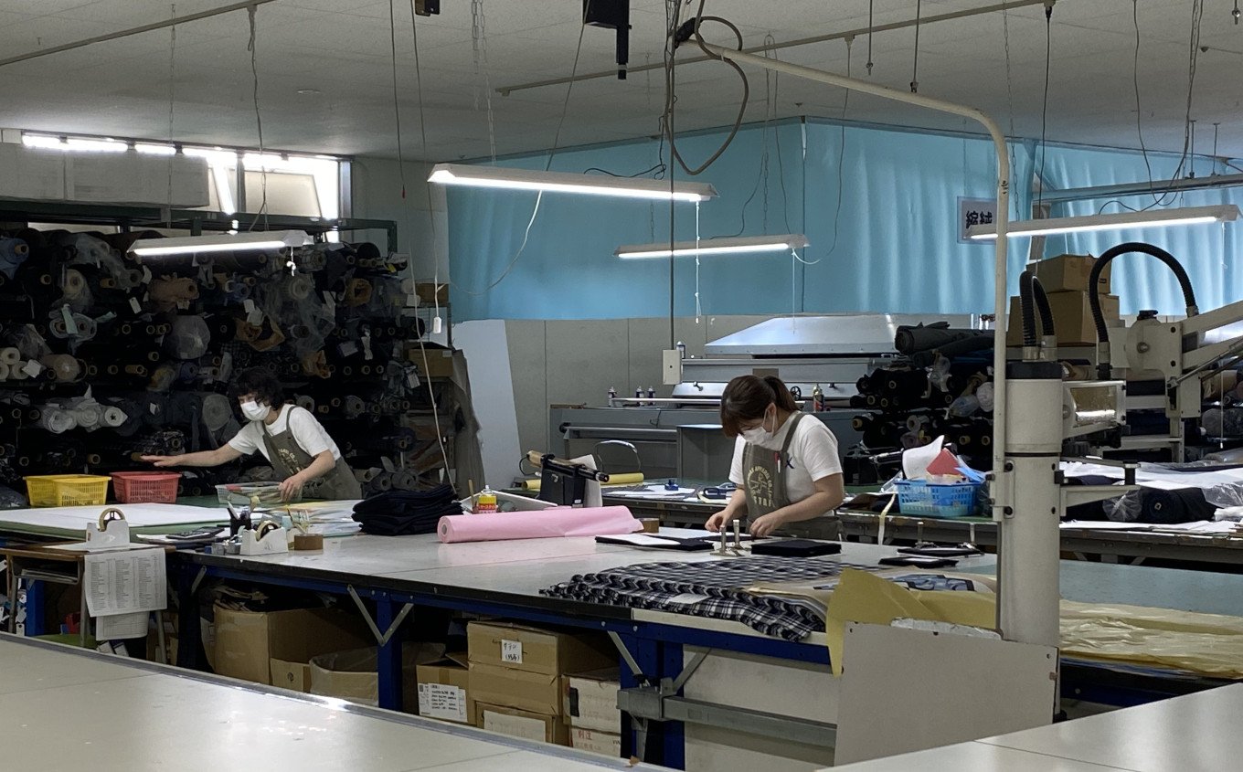 【陸前高田で縫製】エプロンドレス(ウミガメ柄・サックス)