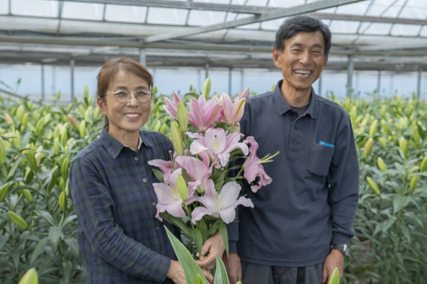 ユリ オリエンタルリリー 5本セット 花束 贈り物 ギフト プレゼント 誕生日 母の日 父の日 敬老の日 記念日 お祝い 結婚式 ウェディング ブーケ 華やか 大輪 香り 優雅 エレガント つぼみ ピンク 白 高級 切り花 福田園芸 花好き こだわり 栽培 メッセージカード ラッピング 安芸市 高知県