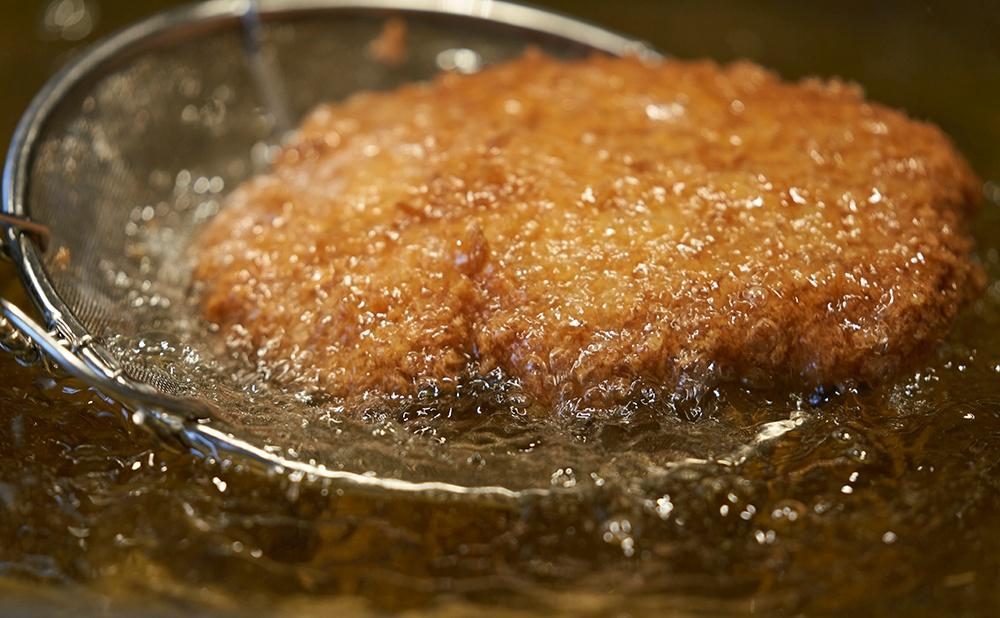 矢場とん定期便(3回) |  豚肉加工品 惣菜 味噌カツ ロースカツ ヒレカツ 煮豚 串かつ レンジ調理 簡単調理 定期便 人気 おすすめ ご当地グルメ 名古屋めし ギフト 老舗 名店 定期便 プレゼント 送料無料