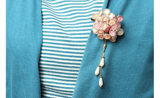 小花のブローチ!(イエロー)丹後ちりめんを使ったブローチです! アクセサリー 入学式 卒業式 フォーマル ハンドメイド ブローチ イエロー おしゃれ かわいい AM00294