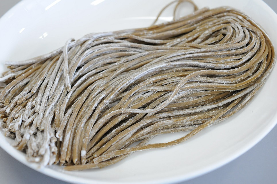 【思いやり型返礼品】障がい者福祉施設 ハートピア可児の杜の生ひやむぎ「ぴあむぎ」3種セット(150g×7袋)【岐阜県 可児市 食品 国産 うどん 麺 セット 思いやり 緑茶 ほうじ茶 手作り 福祉施設 支援 】