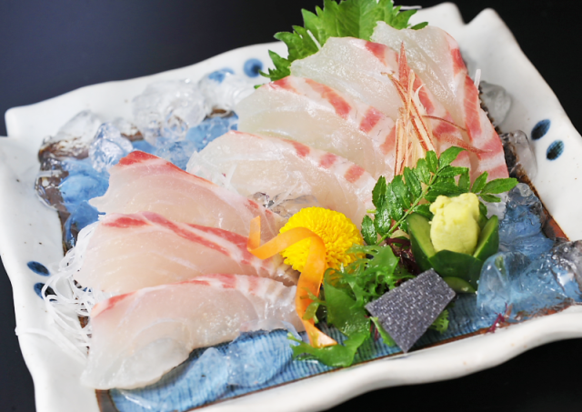 真鯛 みかん 鯛 550 ～ 700g 1尾 刺身 柵 4節 宇和島プロジェクト 人気 マダイ タイ tai 刺身 お刺身 お刺し身 刺し身 さしみ 真空パック フィーレ お手軽 海鮮 鯛めし 鯛茶漬け 鯛しゃぶ 塩焼き 焼き魚 煮付け 煮魚 カルパッチョ 蜜柑 mikan 柑橘 産地直送 愛媛県産 国産 愛媛 宇和島 D022-071004