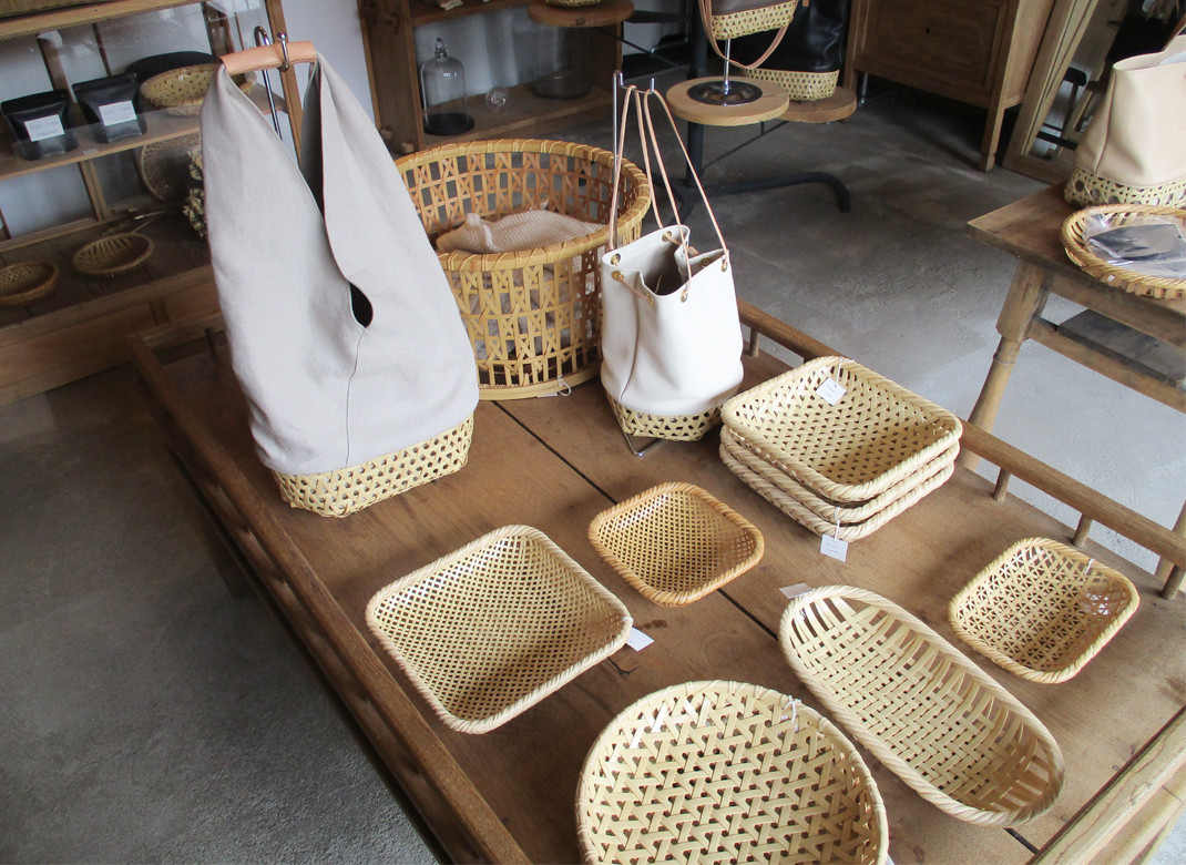 レザーサコッシュ　ブラック｜栃木県 益子町 ふるさと納税 日用品 サコッシュ 革 チャーム付き（BB009-1-1）