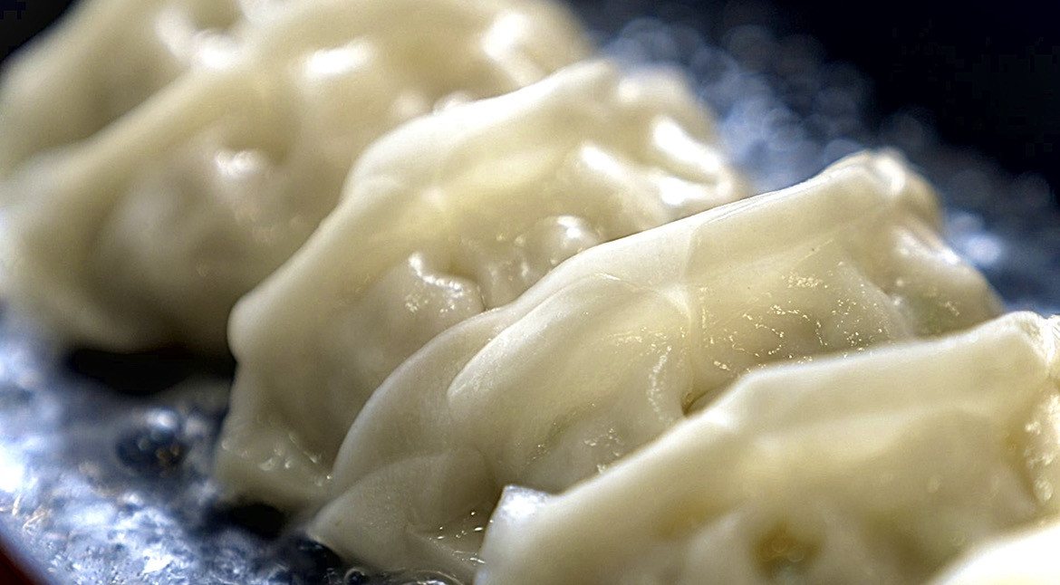 【ふるさと納税限定品】蓮根肉餃子のおばけん 70個入り 【冷凍 調理済み おかず ギョウザ ぎょうざ 大容量 おいしい れんこん入り レンコン 時短 ごはん】（KBU-2）