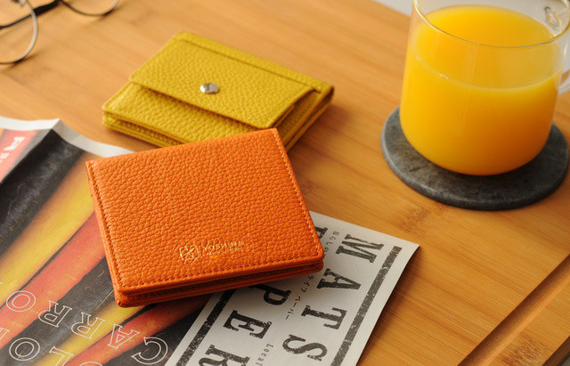 DV043【YOSHINA】コンパクト二つ折り財布(小銭入れ付き)レッド