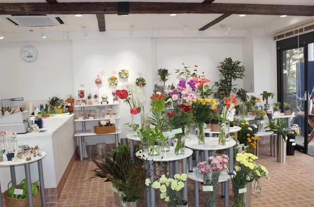 <ピンク系:ガーベラ、トルコキキョウ+季節のお花>生花アレンジメント【1379554】