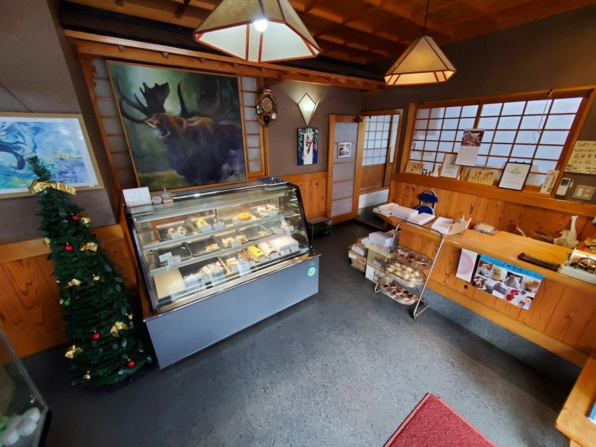 松崎町老舗お菓子処の手作りシューロール・抹茶ロールケーキセット