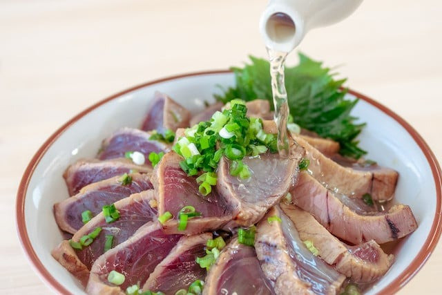 訳あり品 わら焼き かつおのタタキ 1.5kg 高知 産地直送 小島水産 新鮮 こだわり 逸品 小分け 真空 個包装 訳あり 土佐 年末年始 鰹 タタキ 藁焼き カツオ おつまみ おかず 晩ごはん 刺身 新鮮 訳あり 高知県 須崎市 KS0171-2x