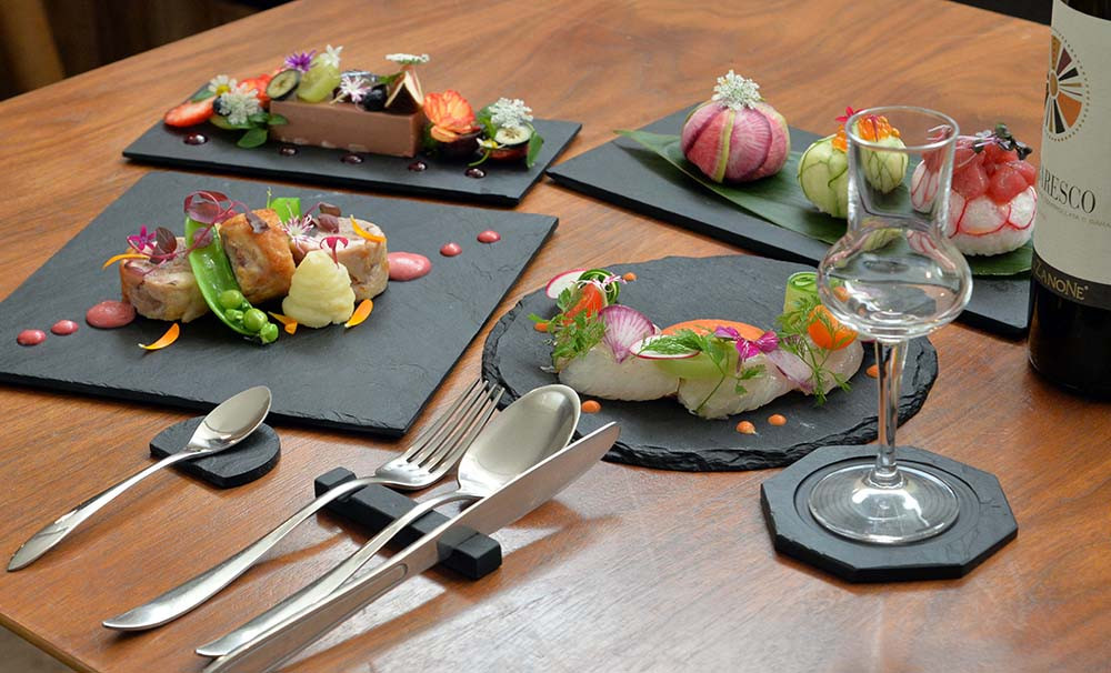 【雄勝石】丸型ペーパーウエイト  雄勝石 玄昌石 食器  天然石  黒 雄勝硯生産販売協同組合