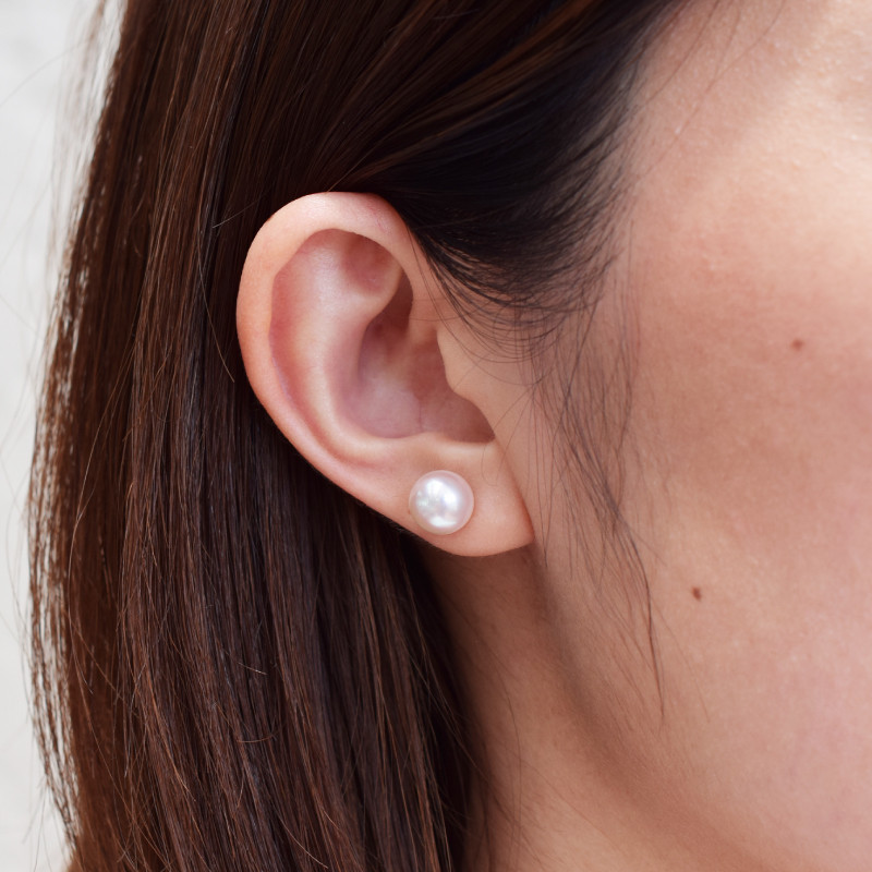 S085-322_天草産 8mm-8.5mm あこや真珠 ホワイトピンク 花珠級 スタッド パールピアス イヤリング 【D：ピアス チタン】